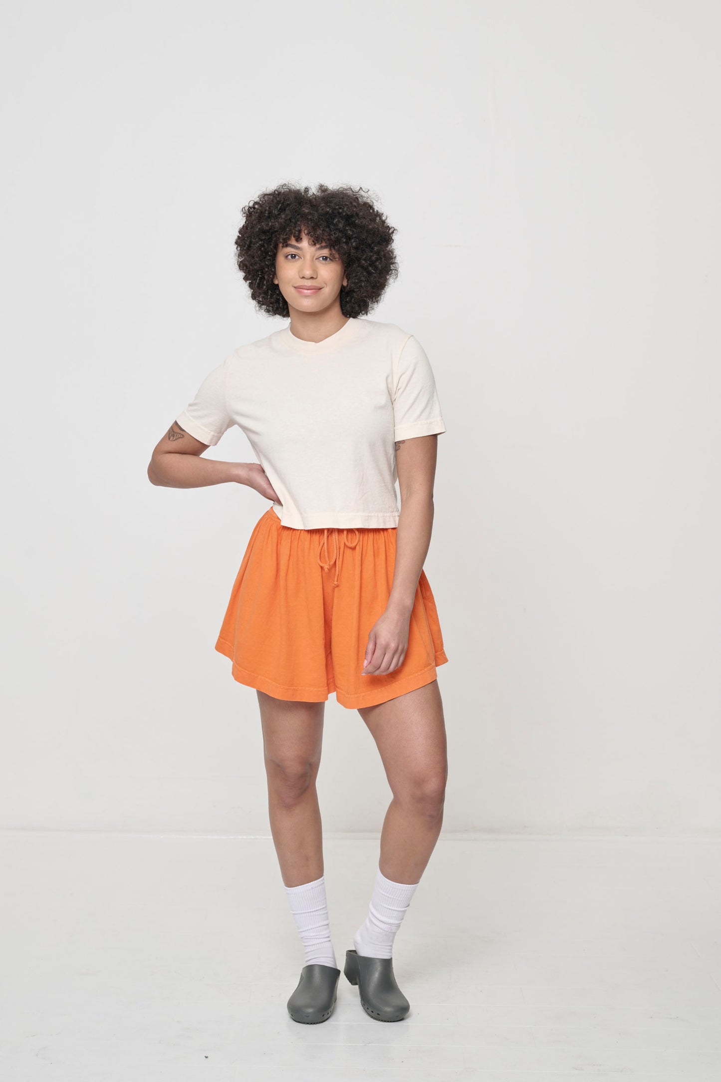 Bottom hem hits the middle of shorts waistband.