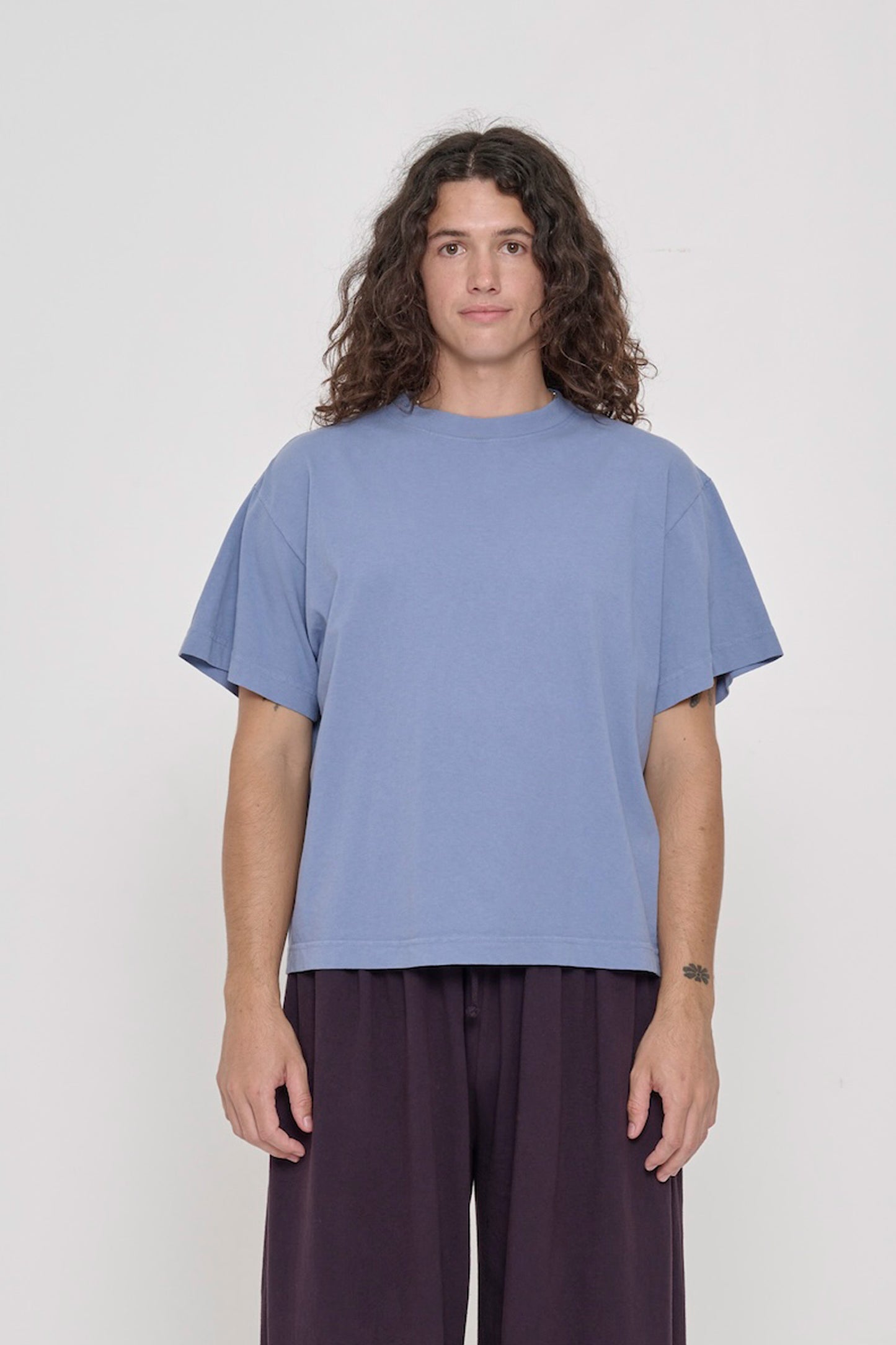A 6' person in a size M. Bottom hem at the middle hip.