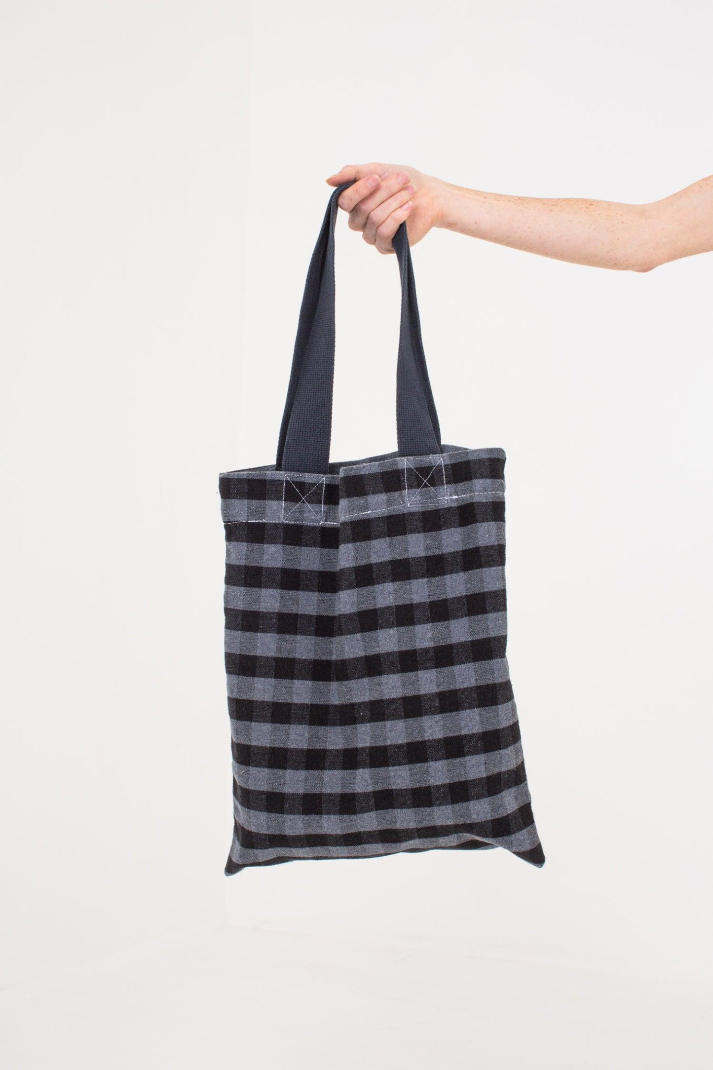 Classic Closed-Loop Tote