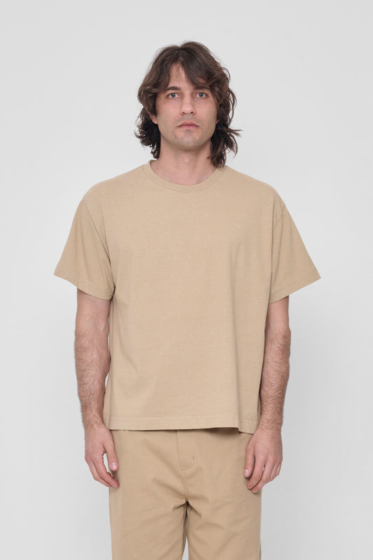 6'2" man wearing size L Sand Storm Heavyweight Boxier Trash Tee. Hem is at his middle hip.