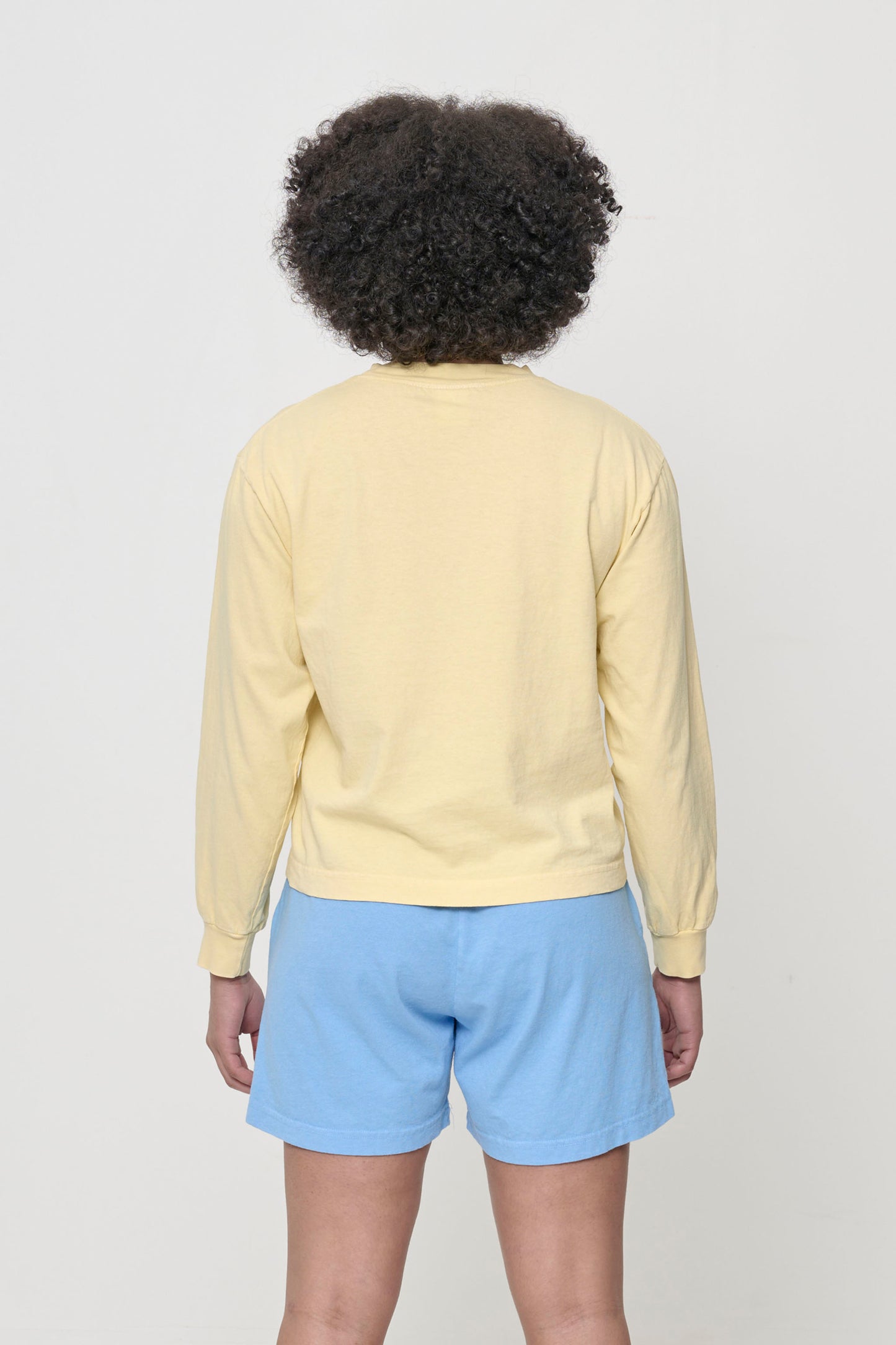 Back view: shirt body is relaxed.