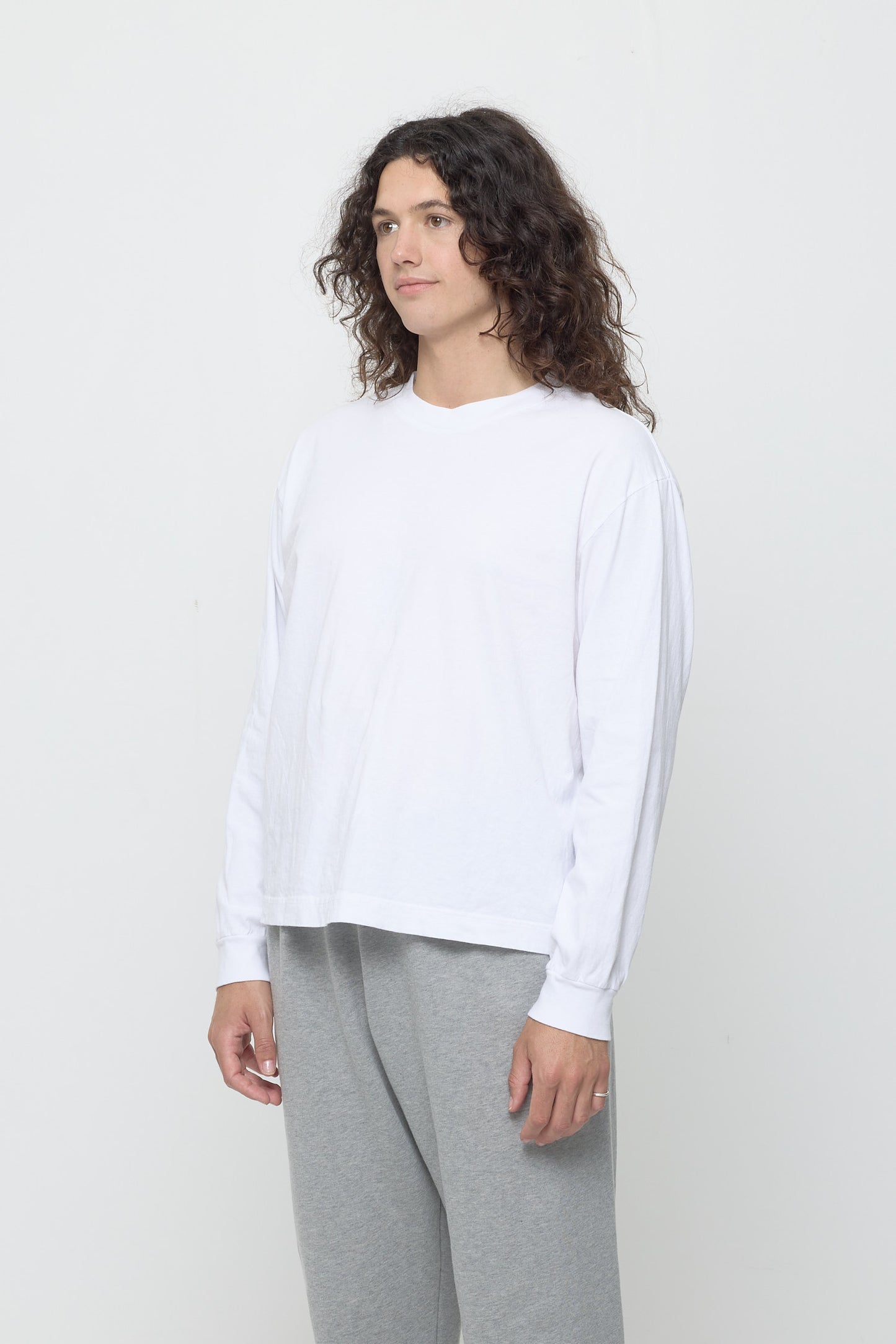 A person turned 45-degrees from the front shows relaxed sleeves and rib cuff.