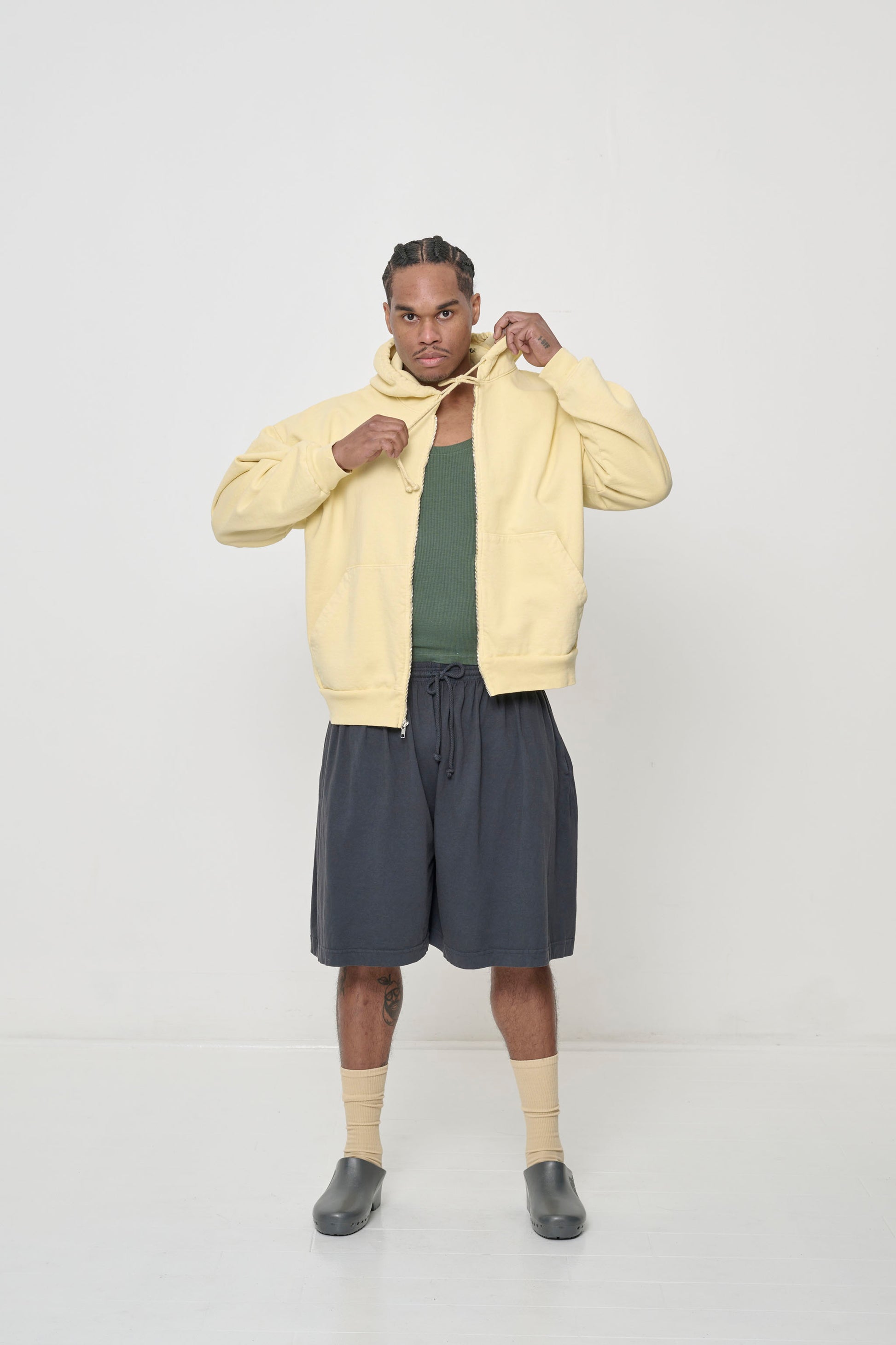 6' person and shorts hem ends at the knee and have a loose fit.