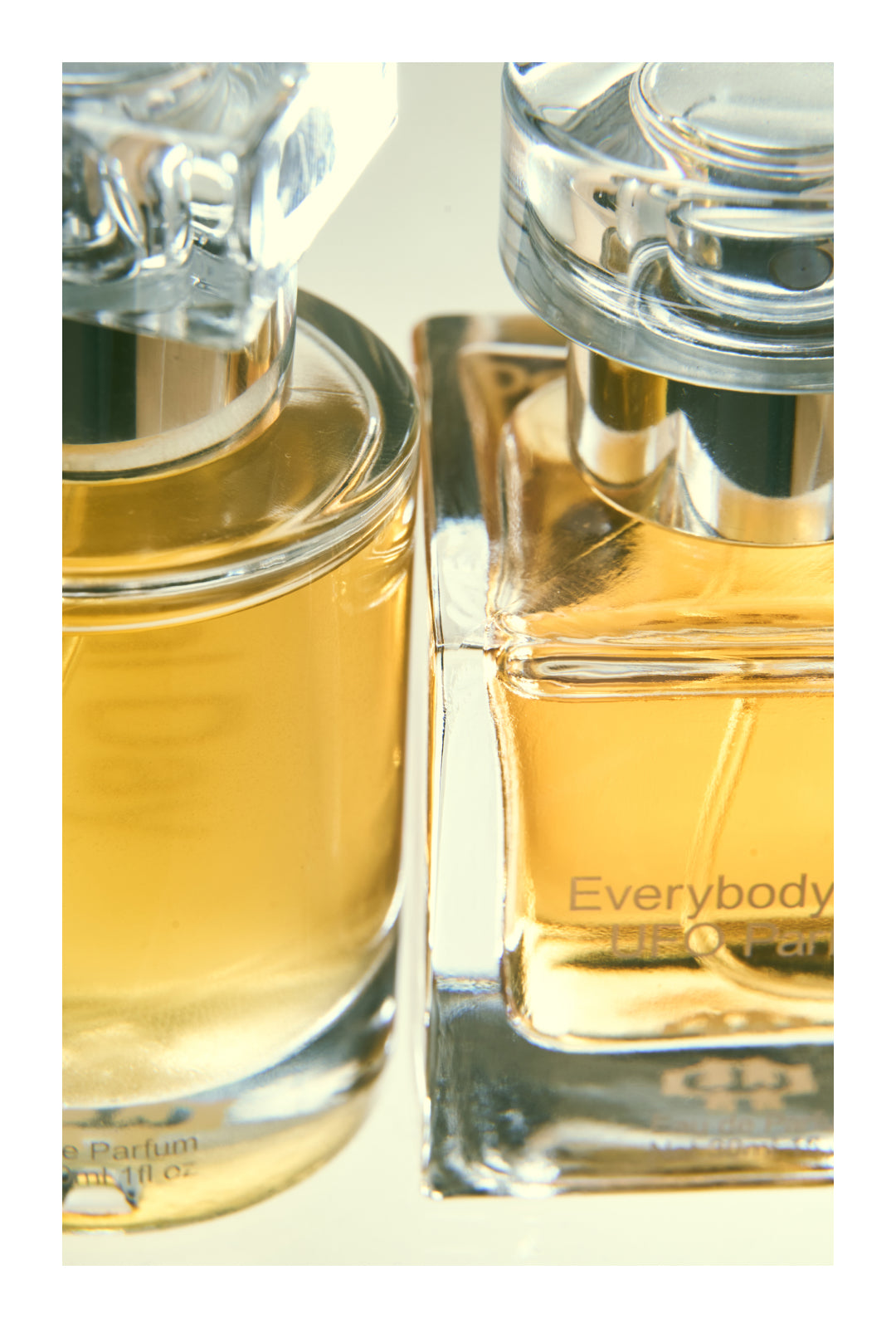 closely cropped: the two Everybody.World UFO Parfums next to each other