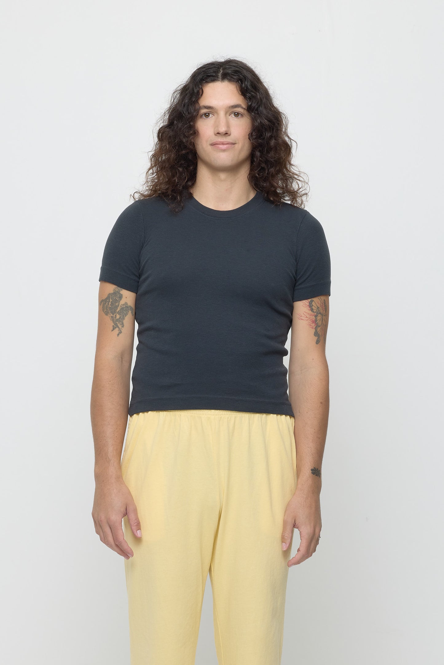 Front view of a 6' person wearing a size XL Rib Short Sleeve in Slate. Hem rests just above their hips.