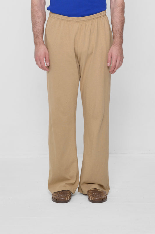 Waist down of a 6'2" person in Size XL. Hem at bottom of the heels.