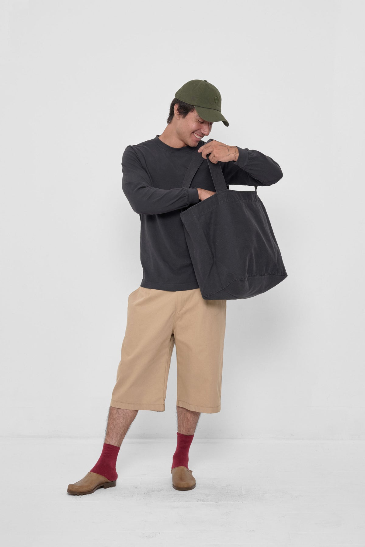 Big Tote in Slate – carried on model's shoulder, full-body view showing scale.