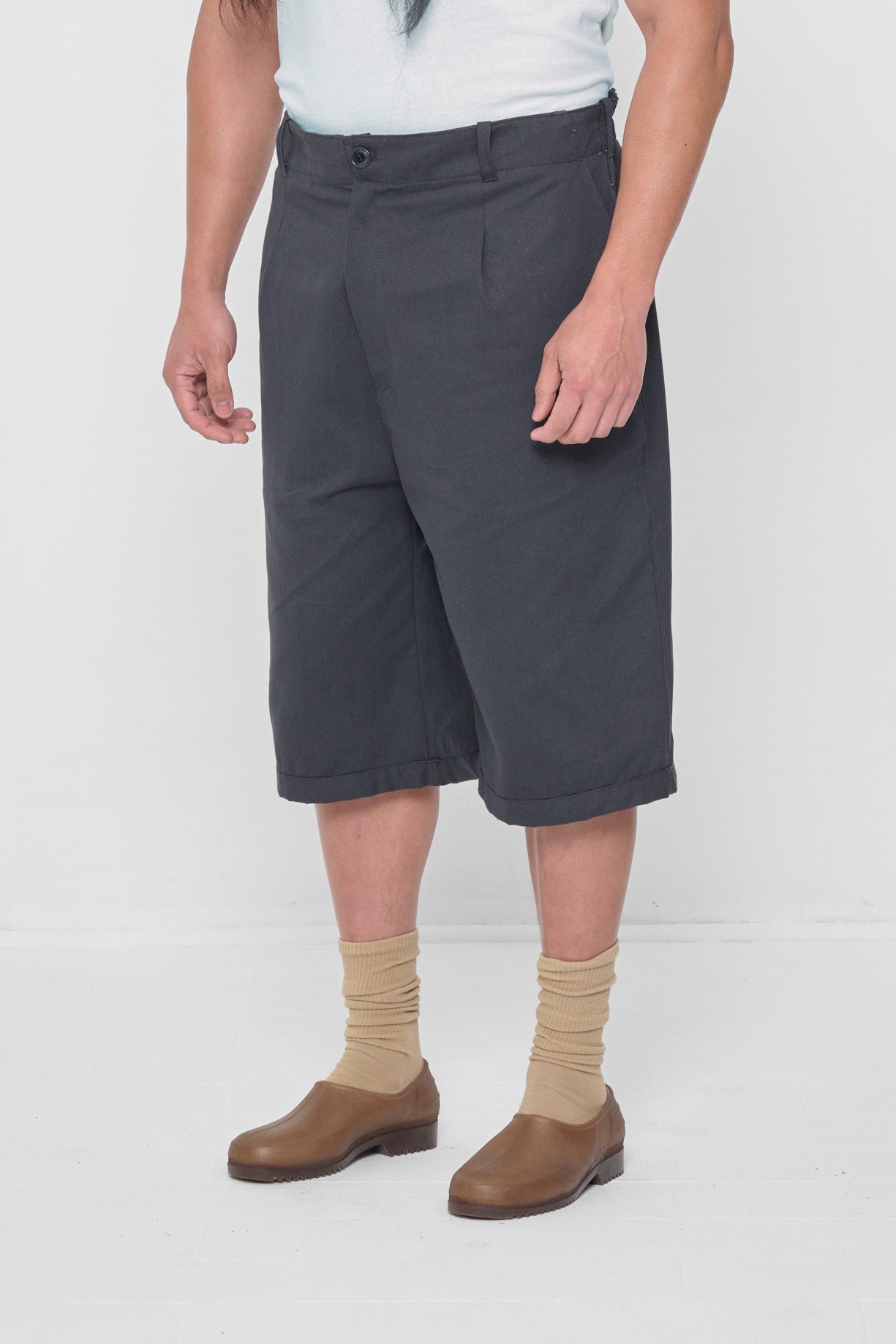 3/4 front view showing inseam and outseam.