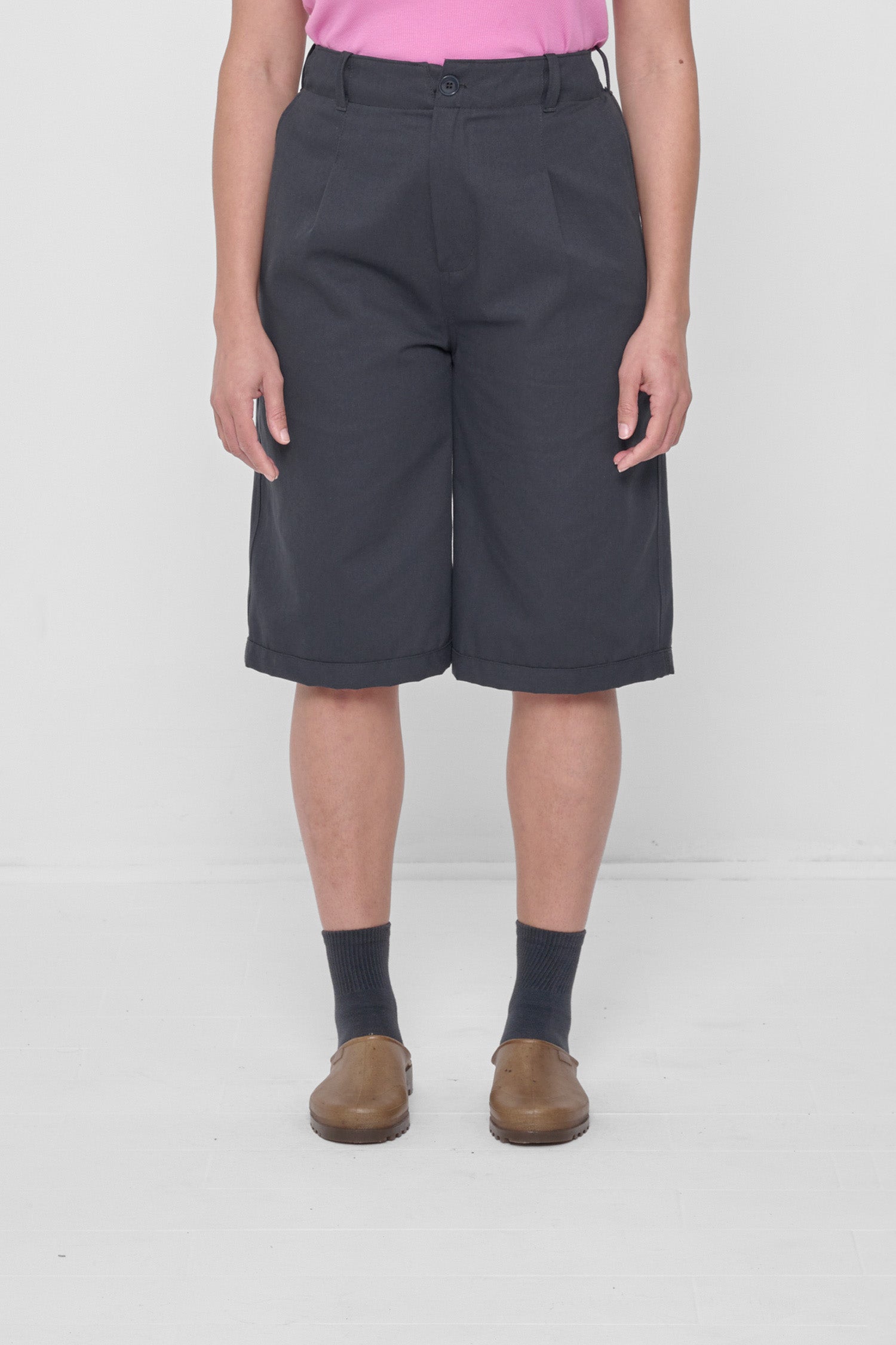 5'4" person in size S. Hem's just below the knew.