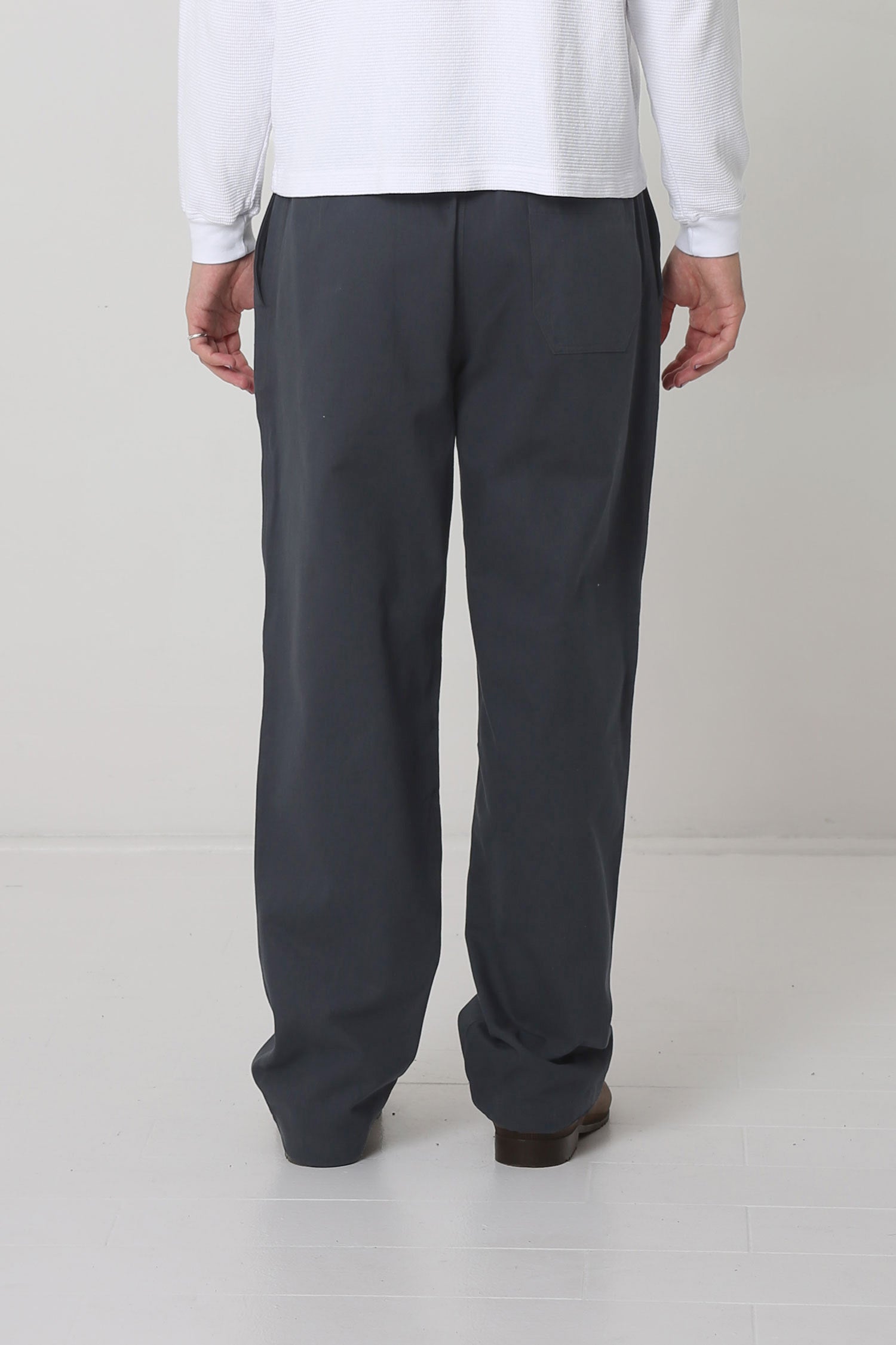 Back view showing a right back pocket.