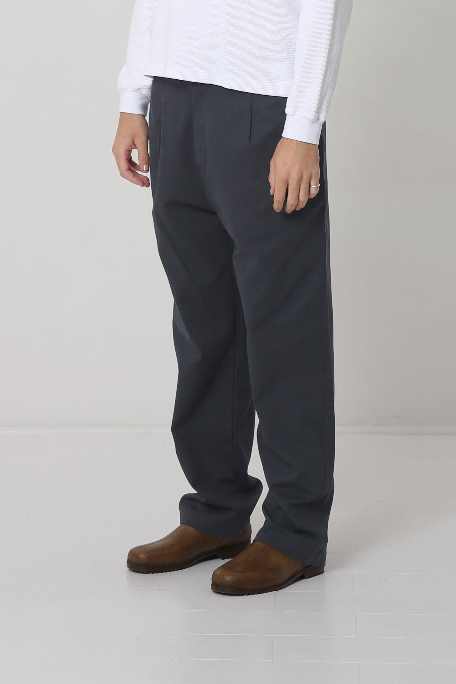 A person turned 45-degrees showing the inseam and outseam.