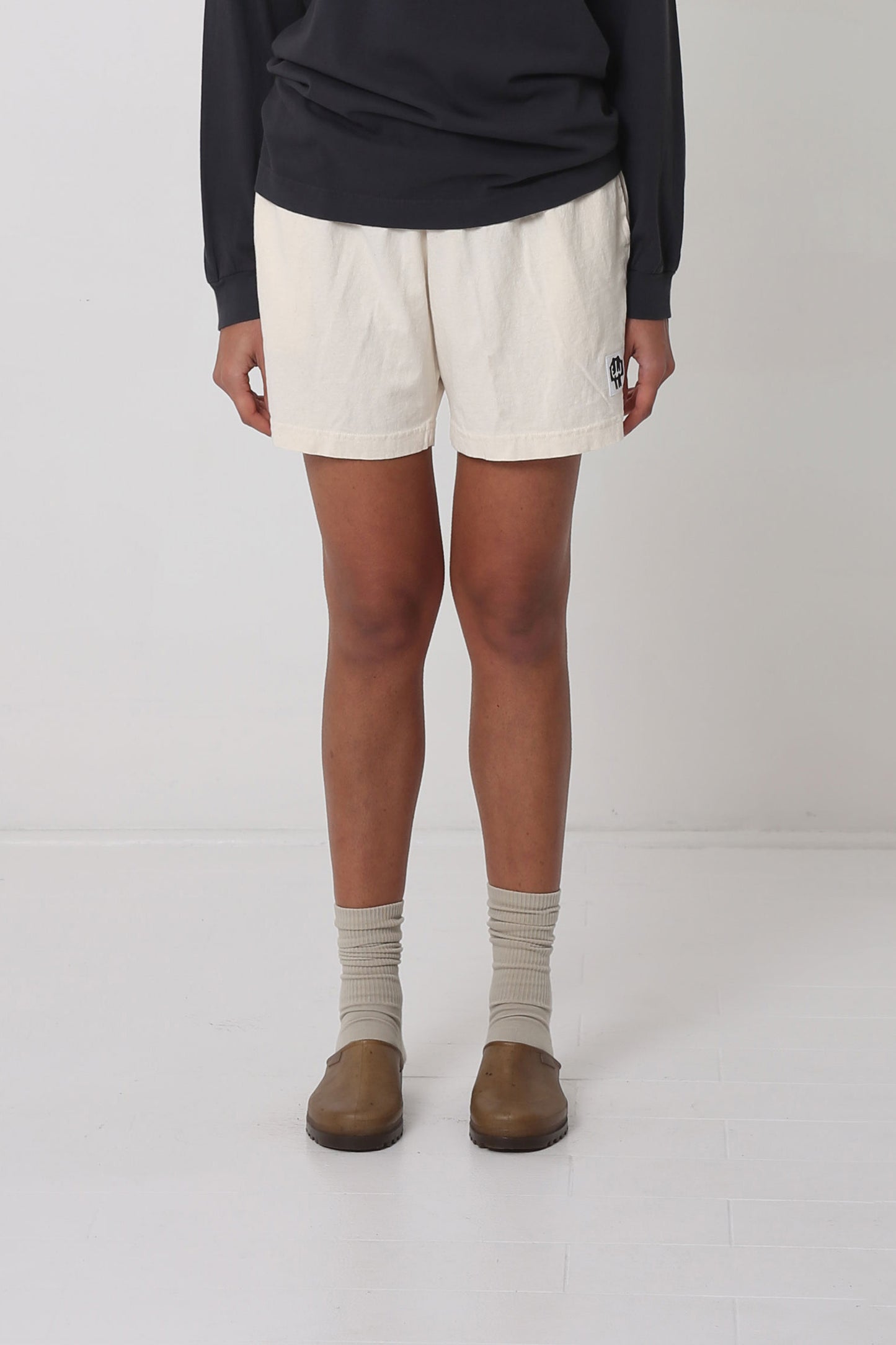 5'10" person in size M Scour Everyday Shorts shows straight leg roominess.