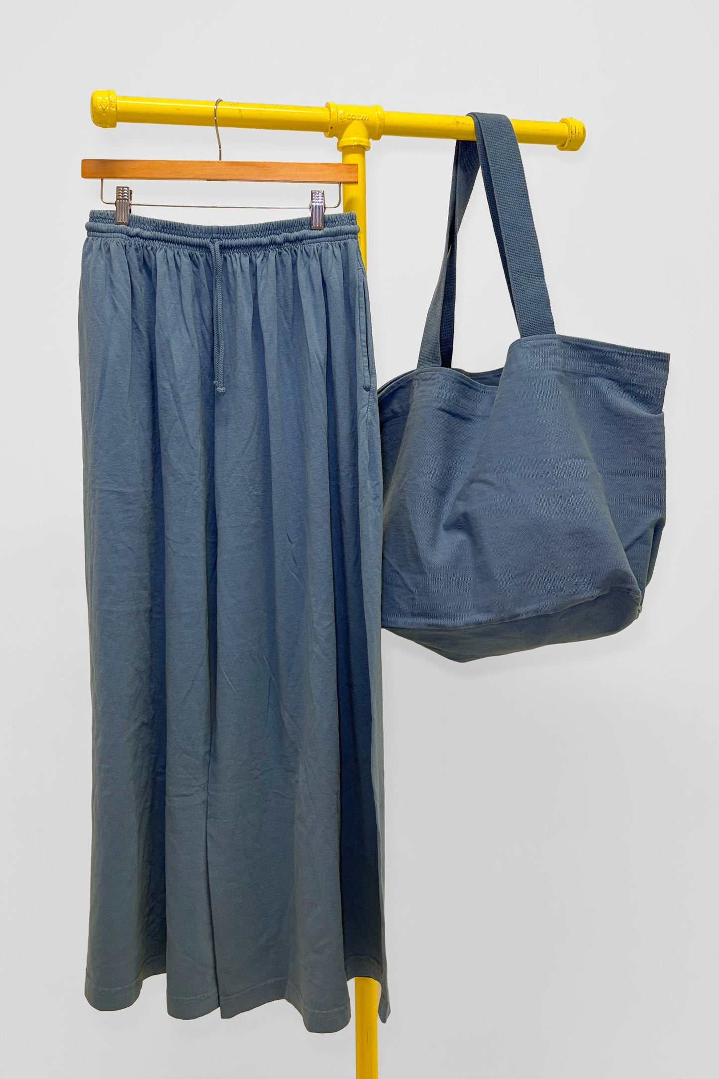 Tubular Pants & Big Tote, back view