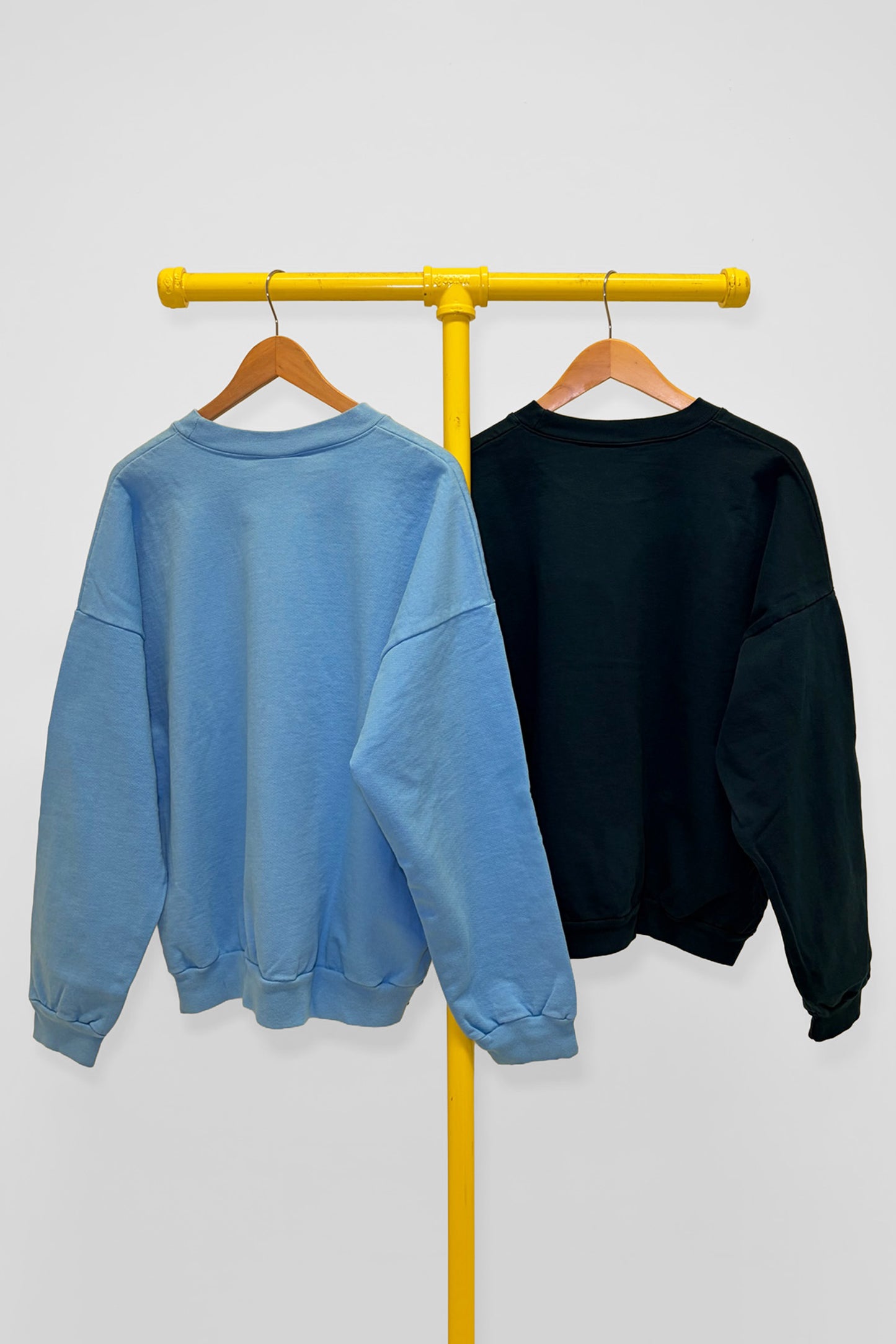 M Trash Crewneck 2-Pack, back view