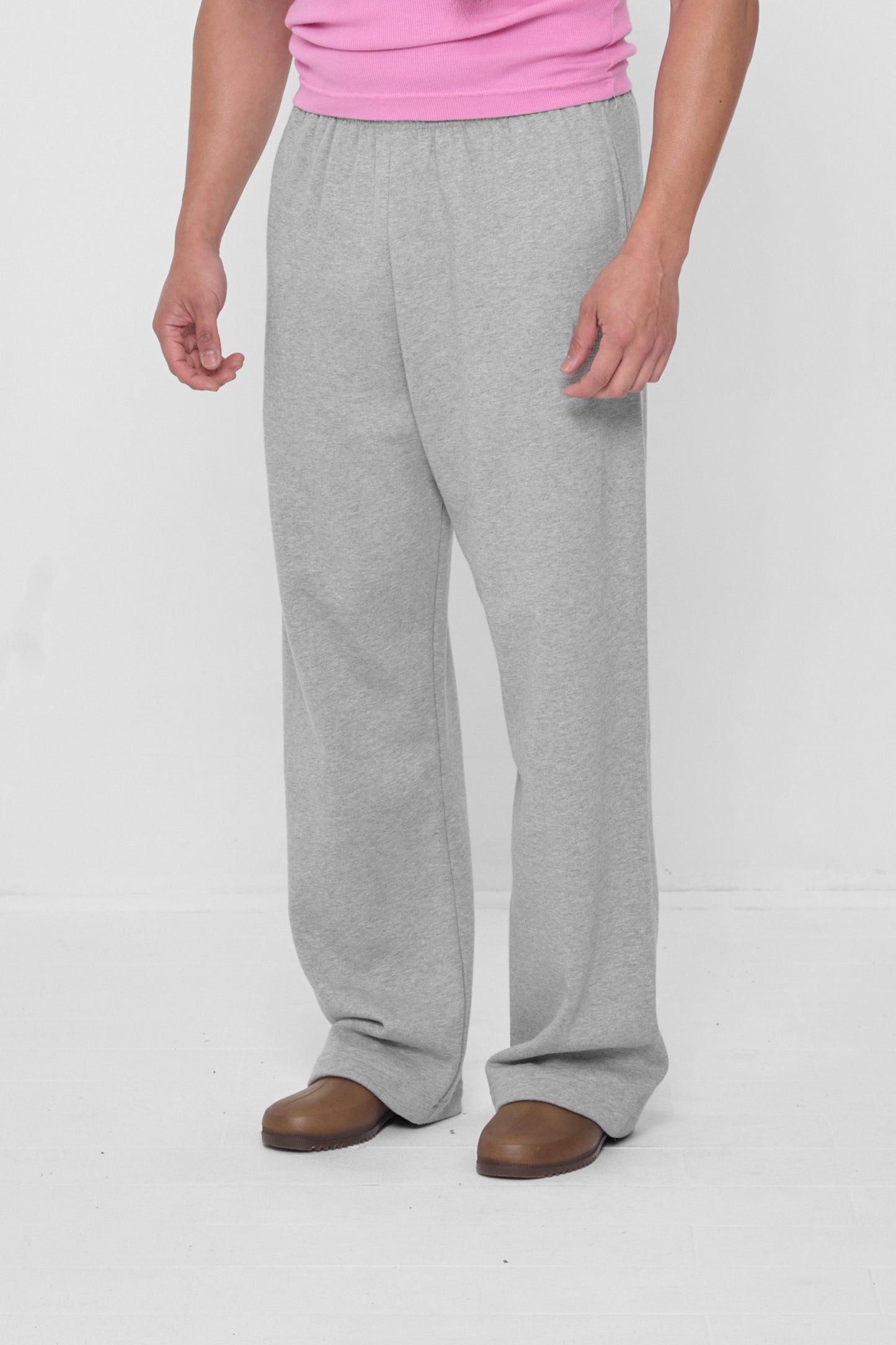 3/4 view shows no outer leg seam and the inner leg seam. 