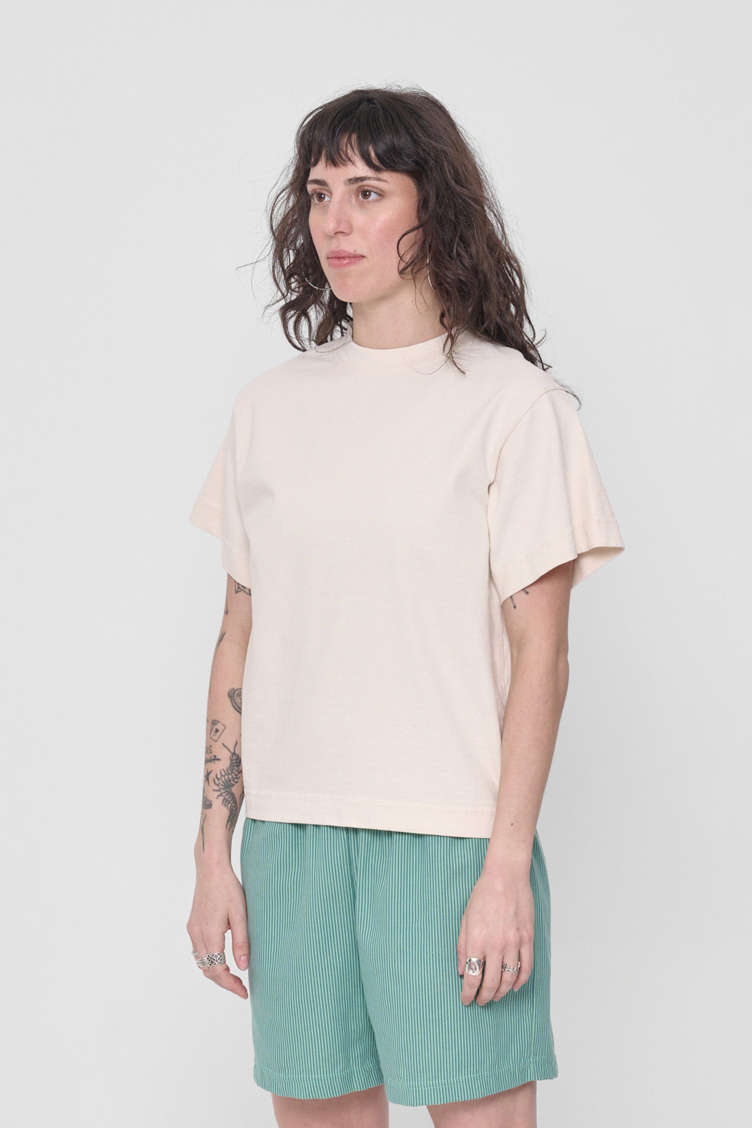 3/4 showing structured sleeves and side body seam. 