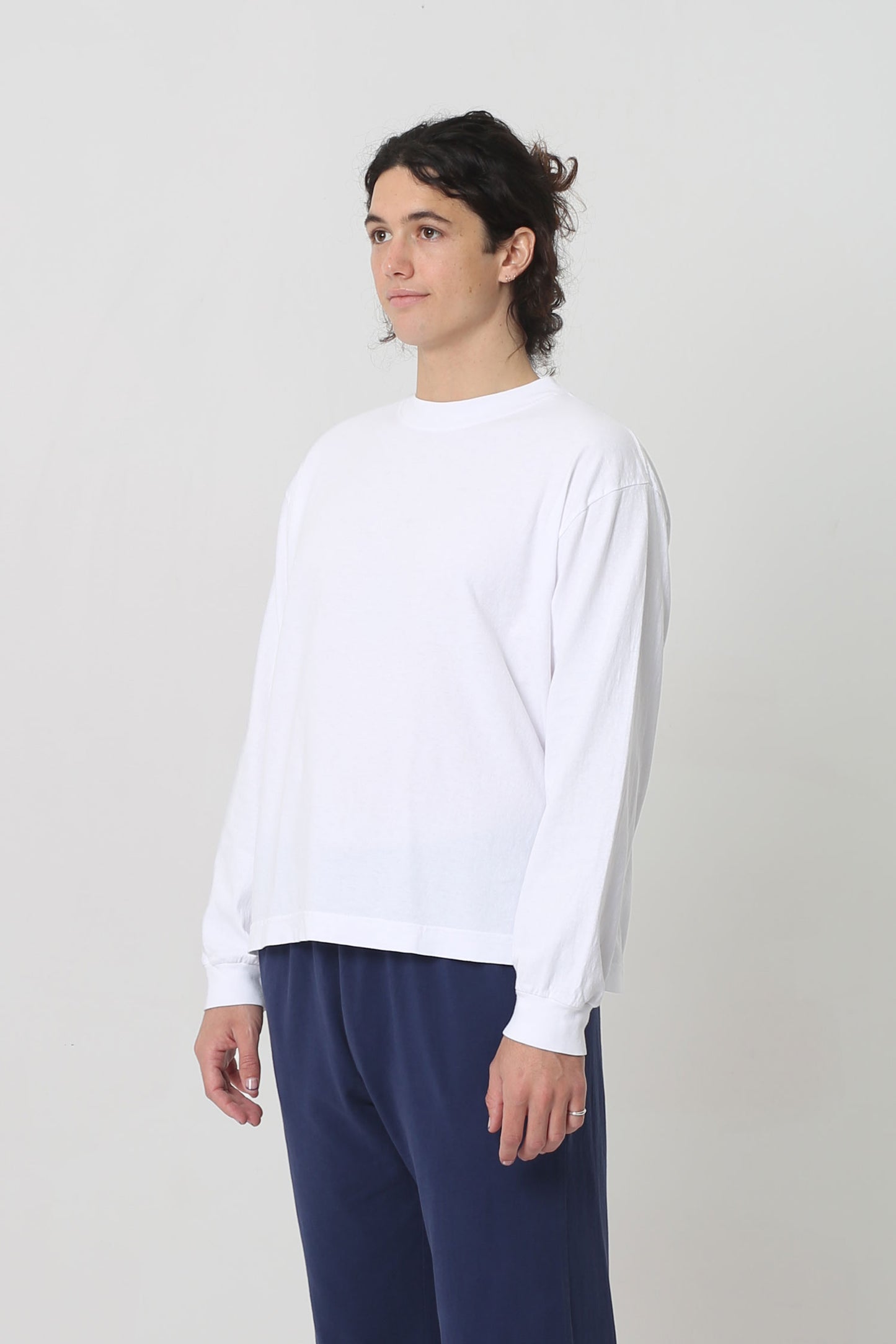 A person turned 45-degrees from the front shows relaxed sleeves and rib cuff.