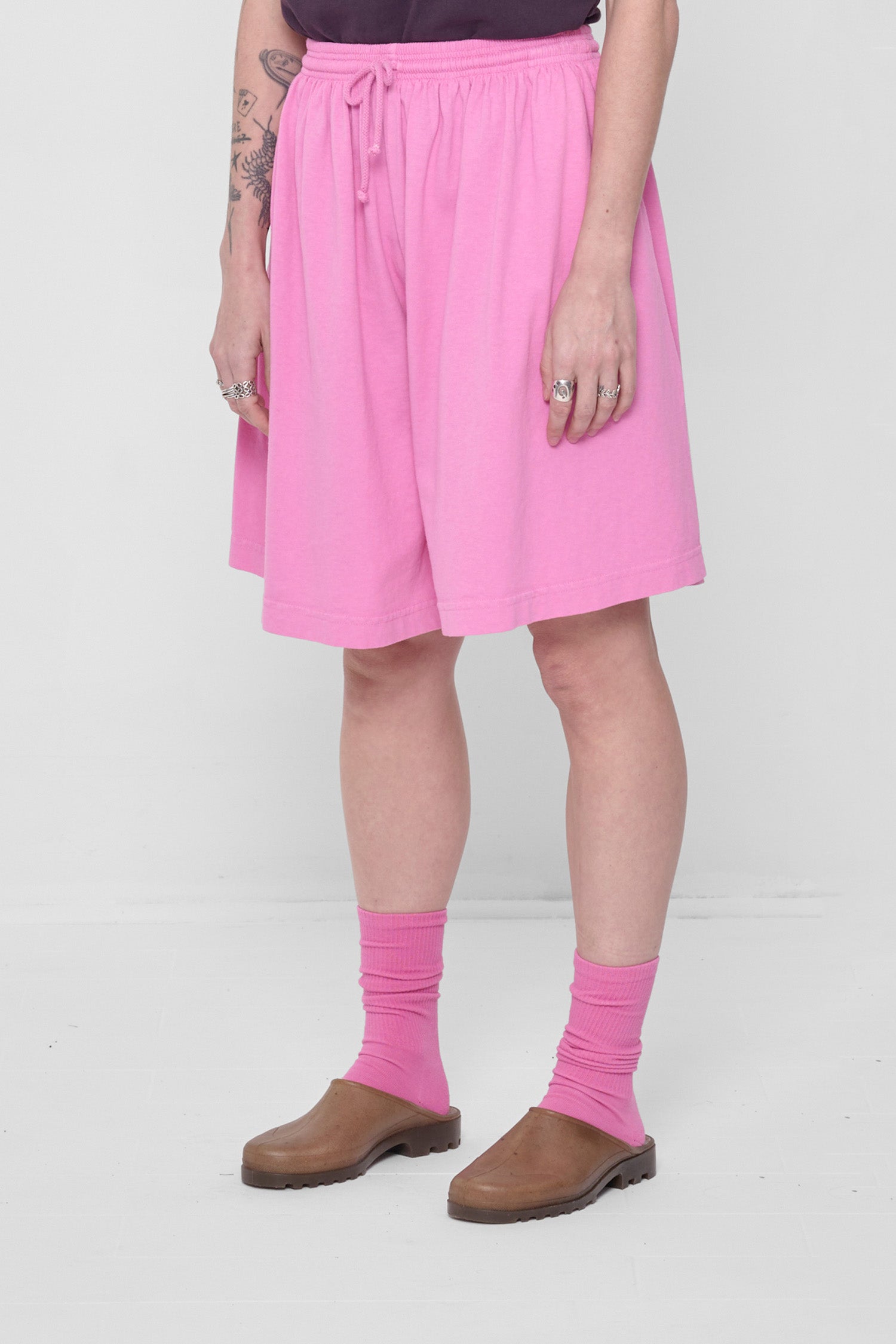 45-degree front angle. Shows no side seams from tubular construction.