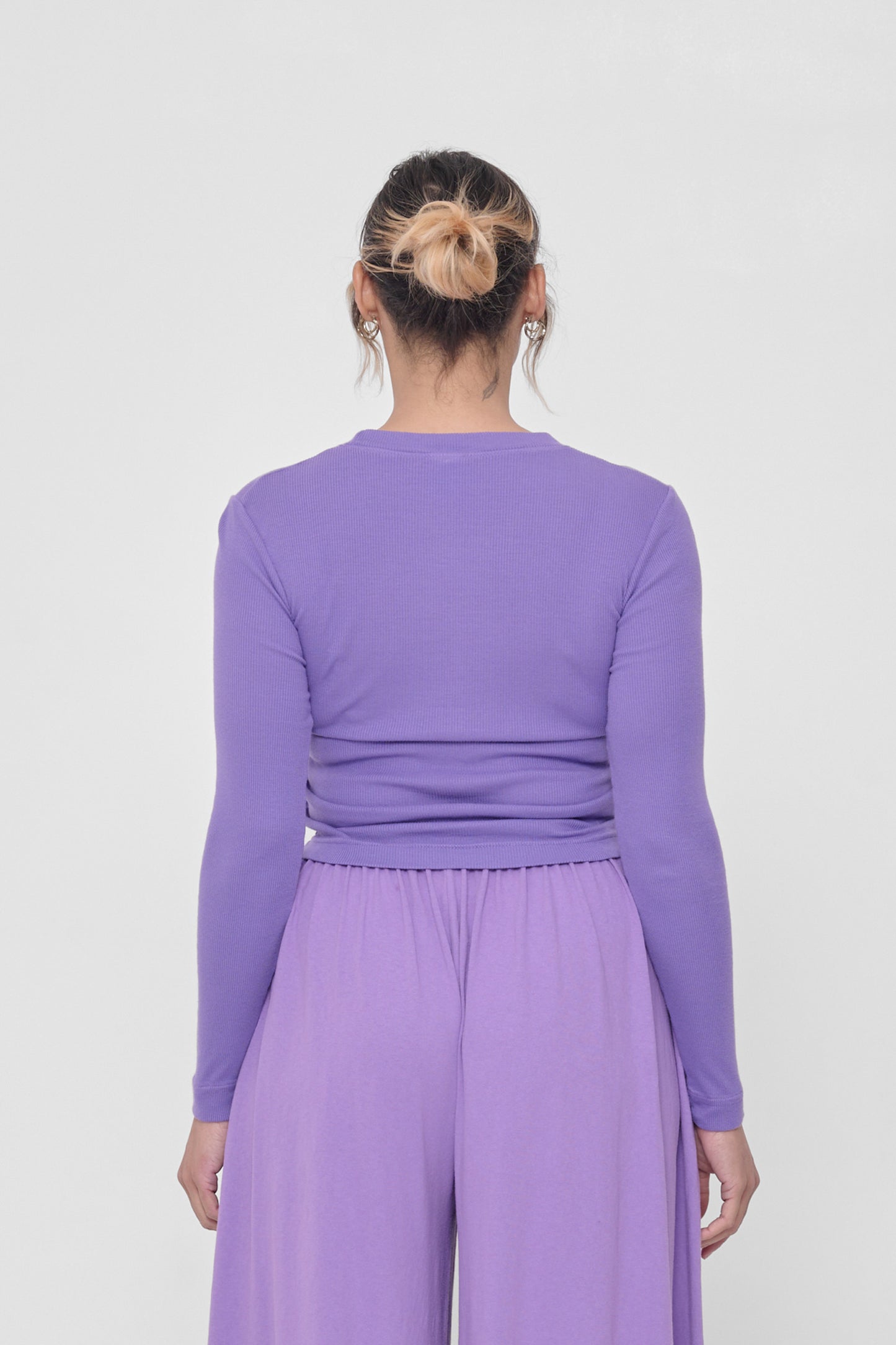 Back view: Fitted across upper back and scrunched up across mid to lower back.