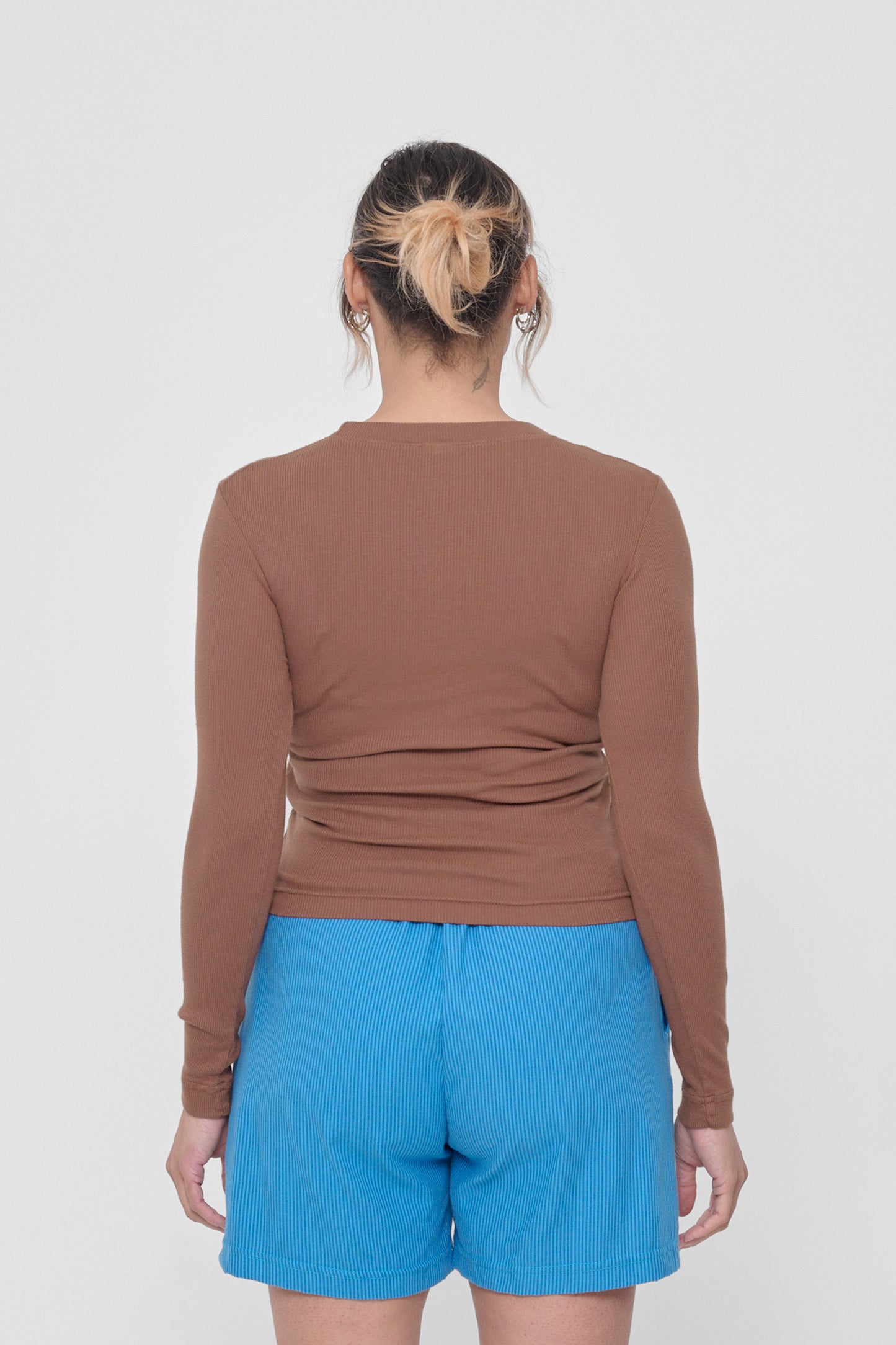 Back view: Fitted across upper back and scrunched up across mid to lower back.