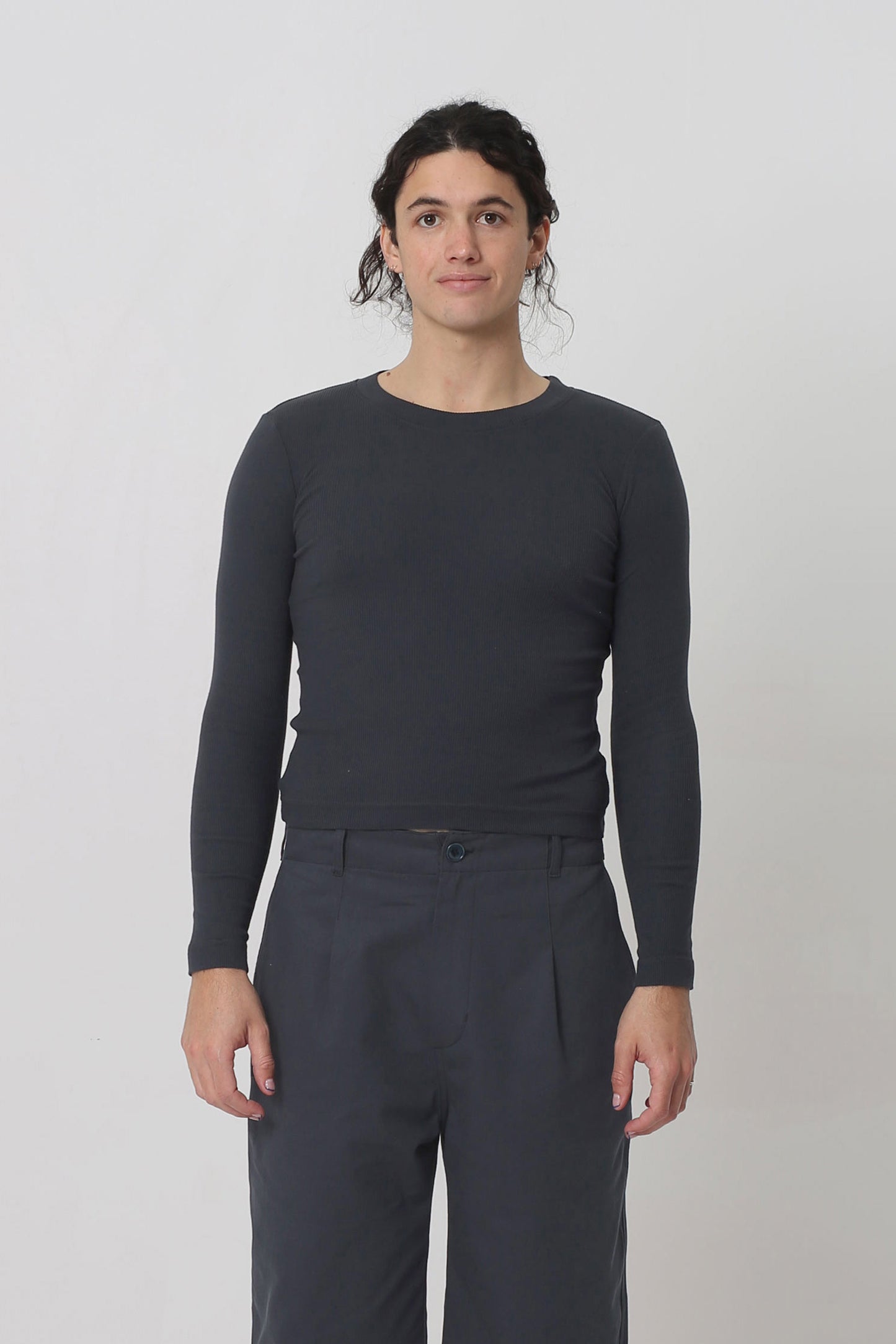 6' person in a size M Slate Rib Long Sleeve. Hem ends above their hip bones.