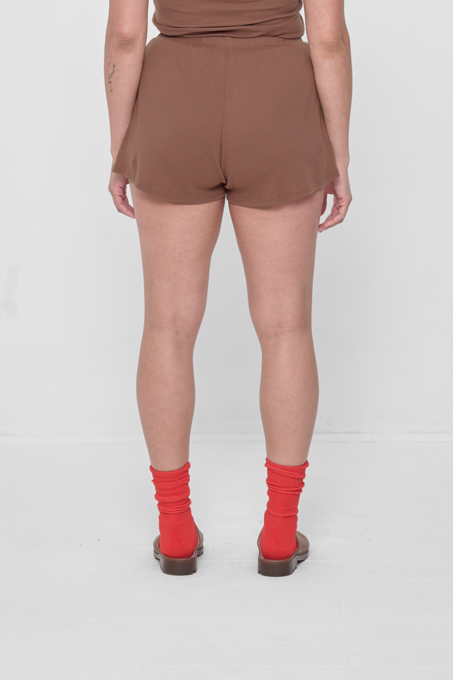 Back view: relaxed fit and a flowing, drapey fabric.