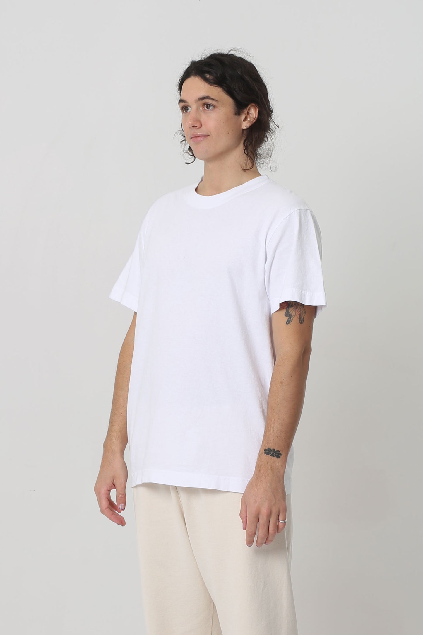 3/4 front view shows lack of side seams