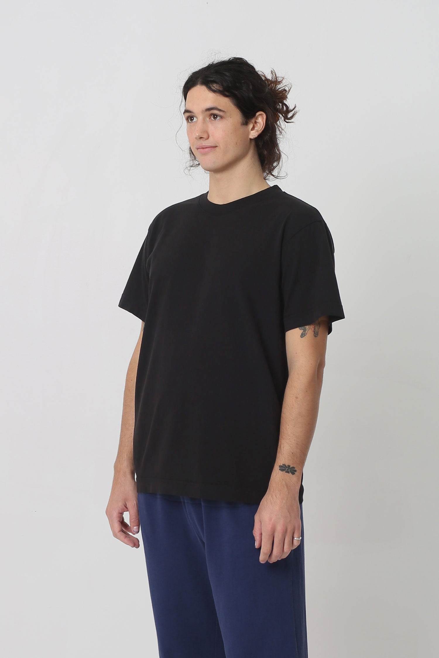 3/4 front view shows lack of side seams