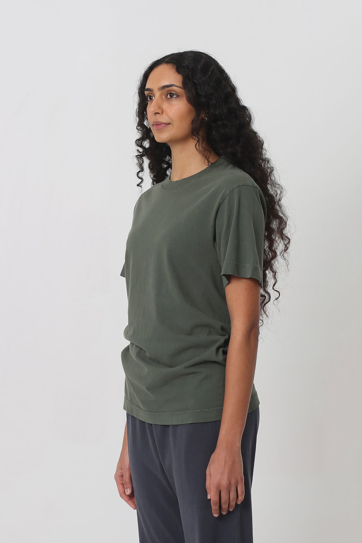 3/4 front view shows lack of side seams