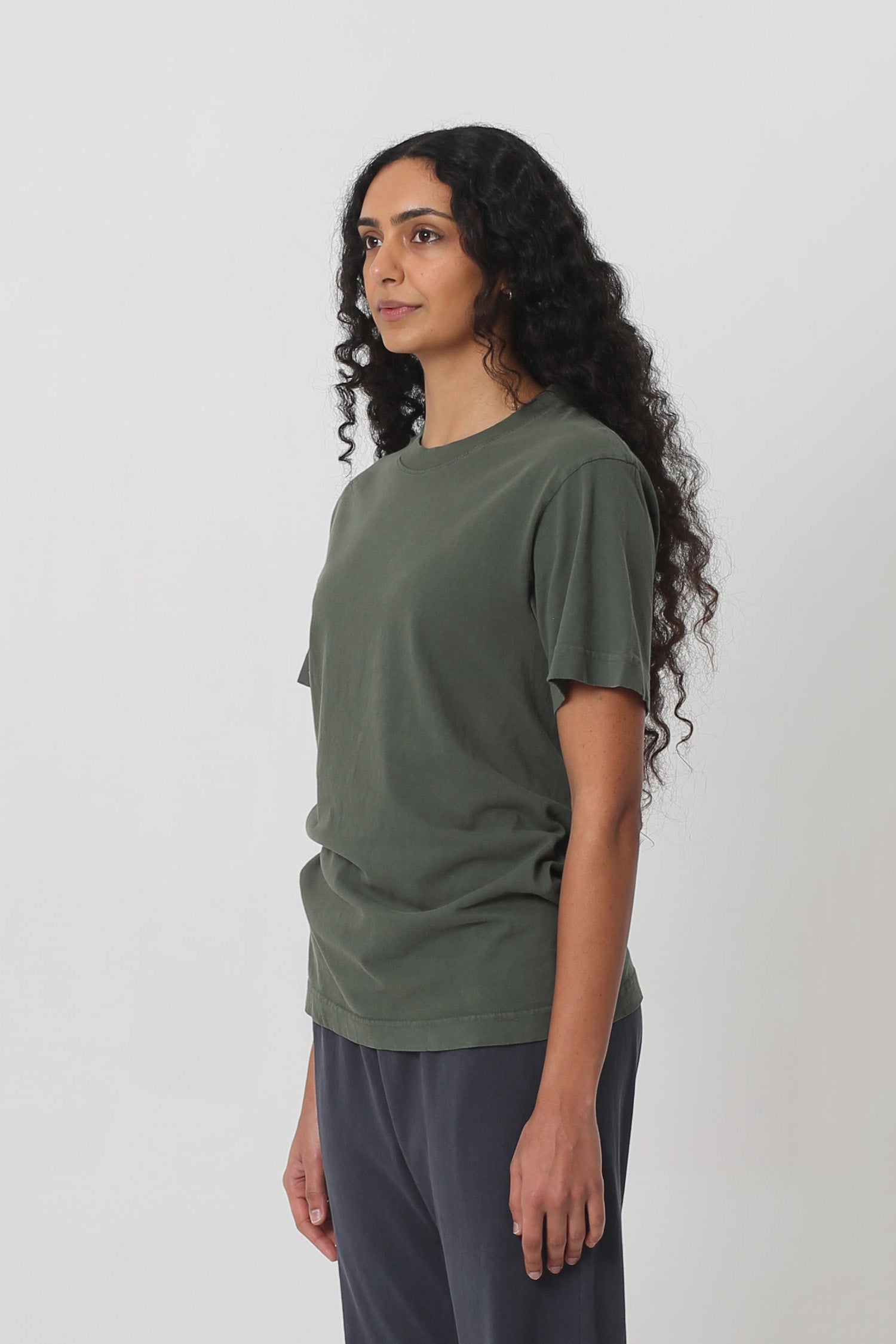 3/4 front view shows lack of side seams