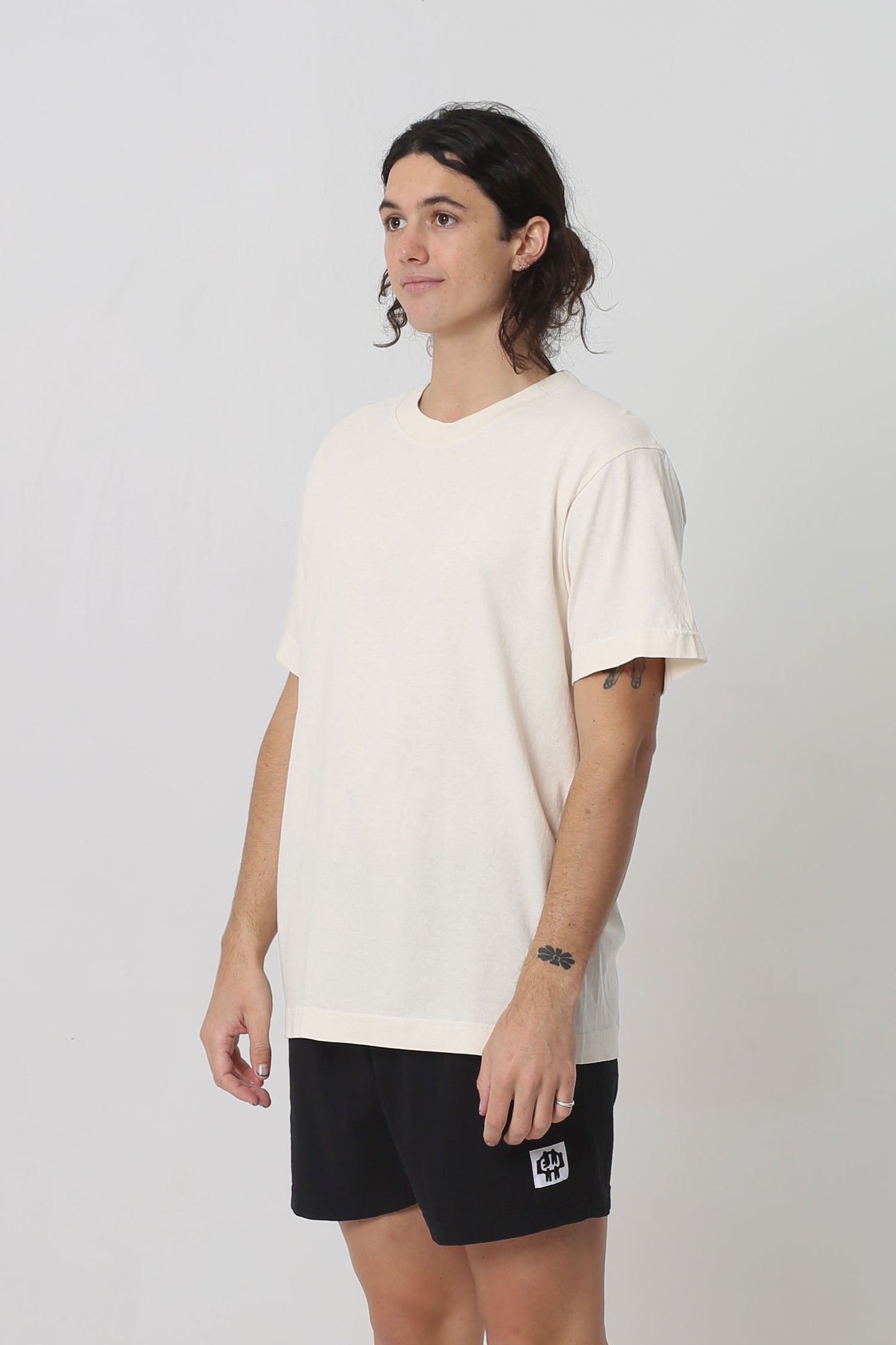 3/4 front view shows lack of side seams