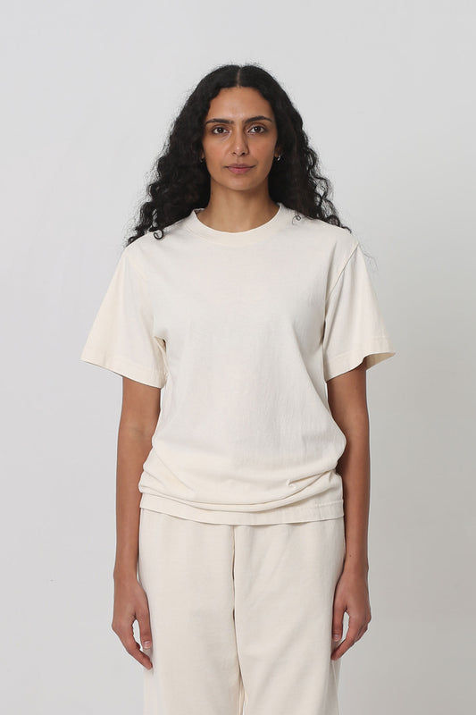 5'10" woman in a size S Scour Short Sleeve Trash Tee, scrunched up at the hip.