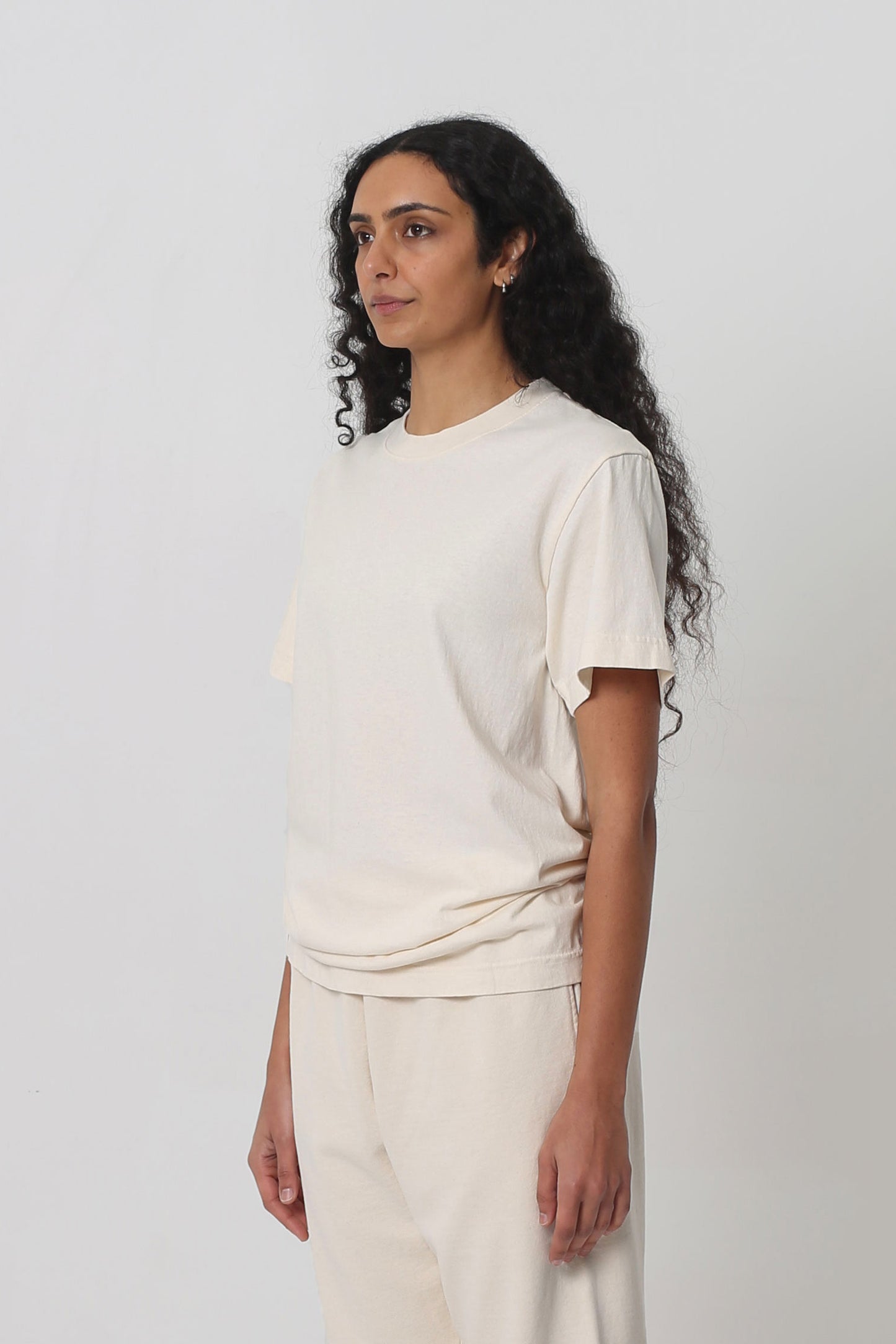 3/4 front view shows lack of side seams