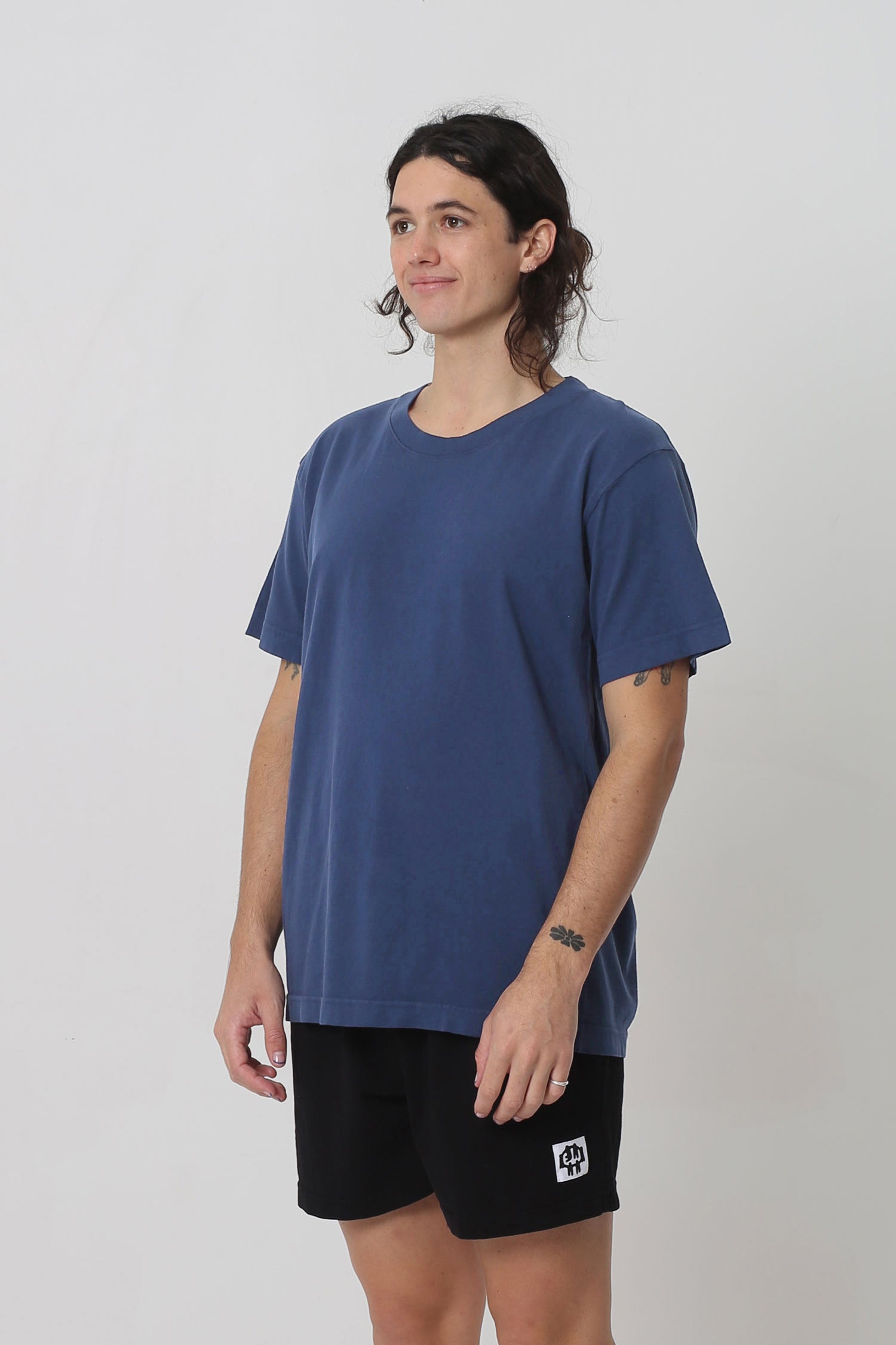 3/4 front view shows lack of side seams