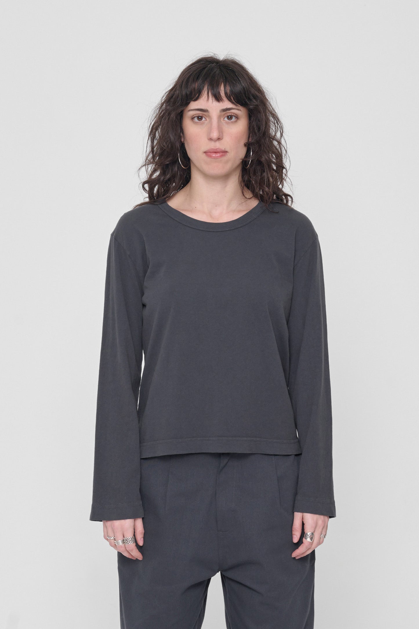 5'6" woman in a size S Slate Straight Sleeve Tailored Trash Tee. Hem at upper-middle hip. 