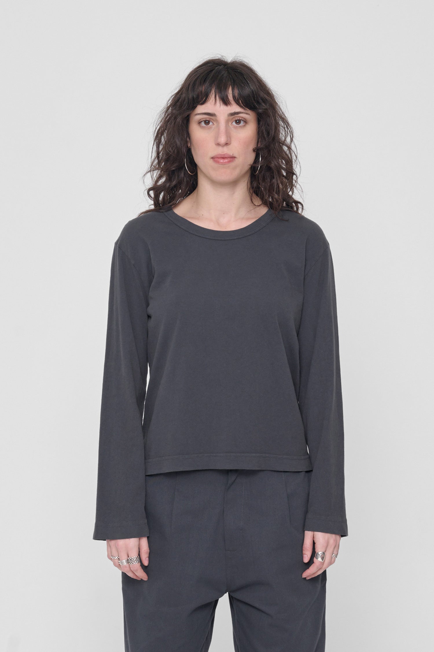 5'6" woman in a size S Slate Straight Sleeve Tailored Trash Tee. Hem at upper-middle hip. 