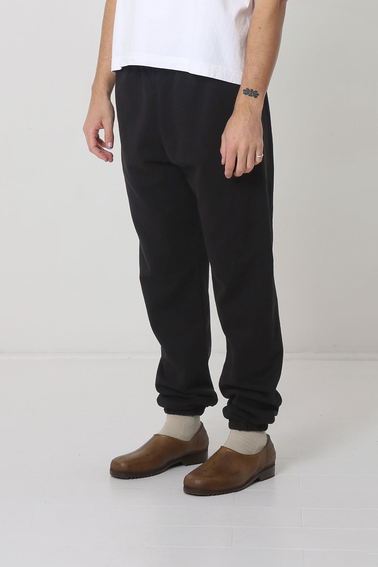 Person turned 45 degrees, showing the inseam.