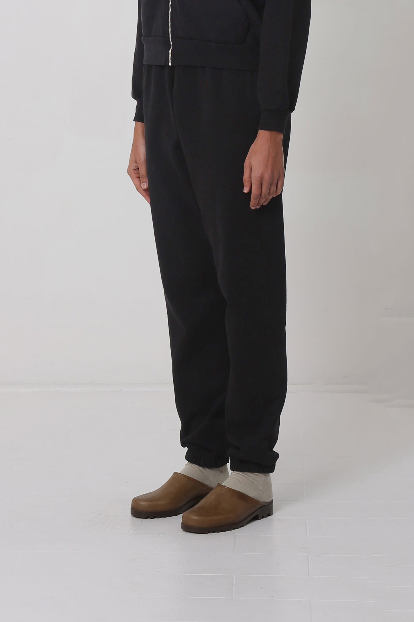 Person turned 45 degrees, showing the inseam.