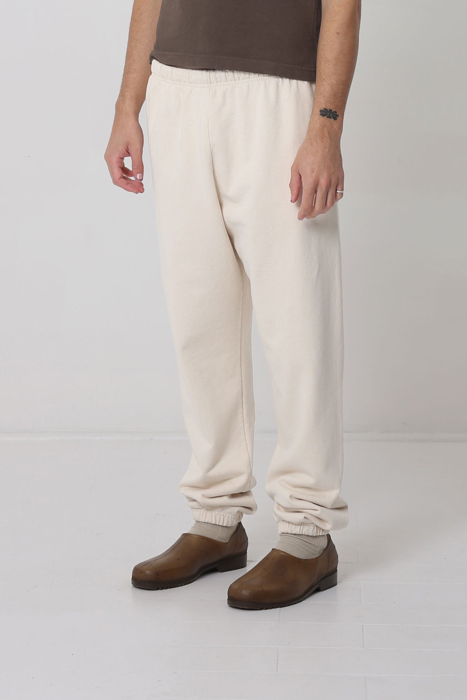 Person turned 45 degrees, showing the inseam.