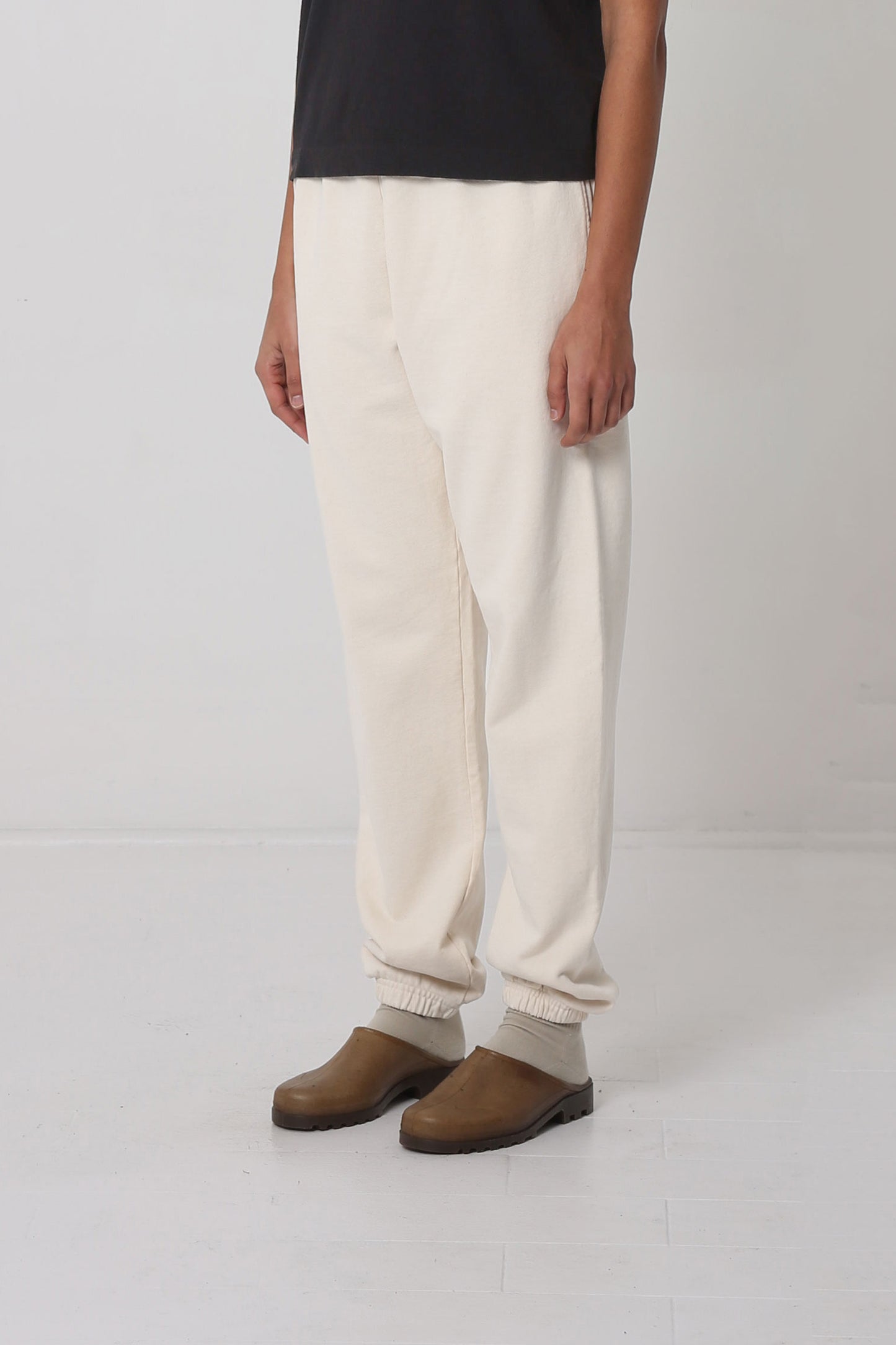 Person turned 45 degrees, showing the inseam.