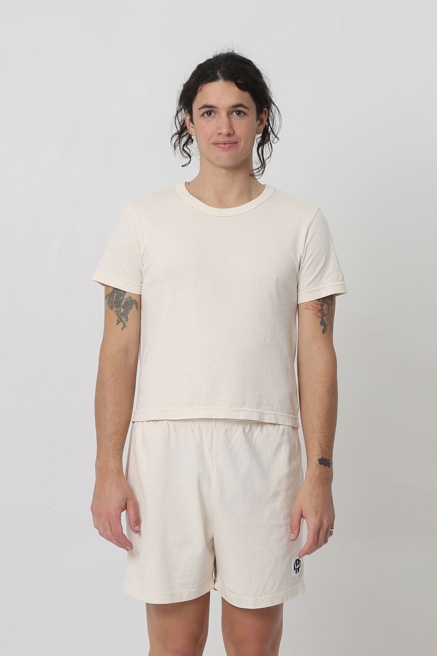 6' person in a Scour Tailored Trash Tee in Size M. Shirt hem ends at their hip bone. 