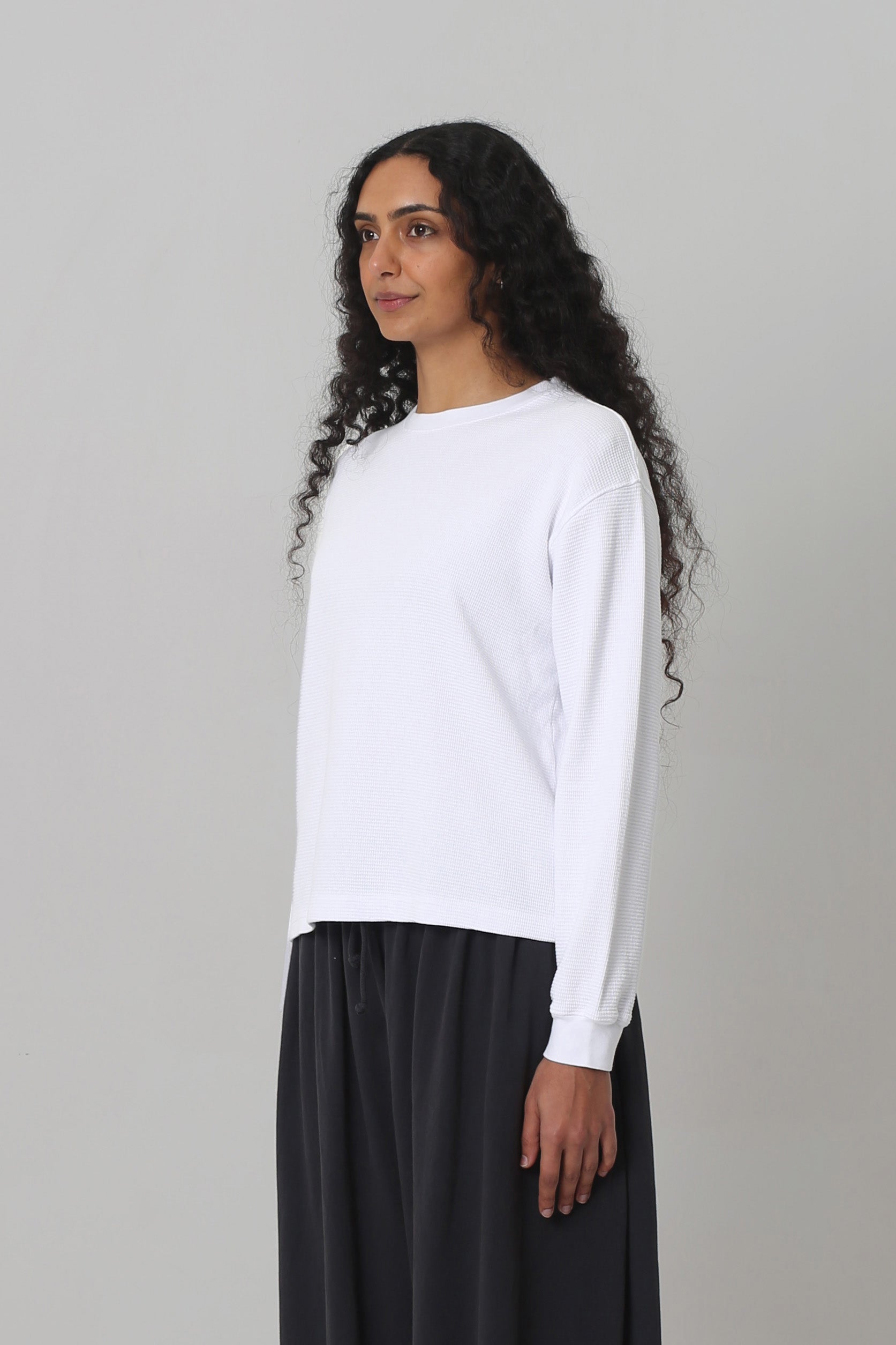 Woman facing 45-degrees from the front showing classic relaxed sleeve.